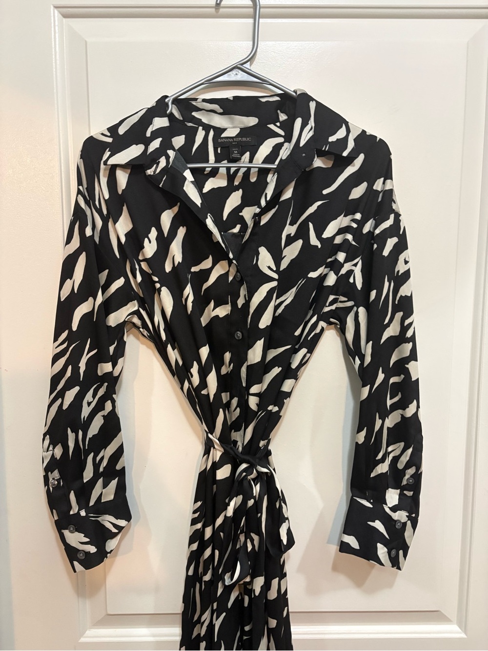 Banana Republic Black and White Printed Tie-Waist Button Down Top